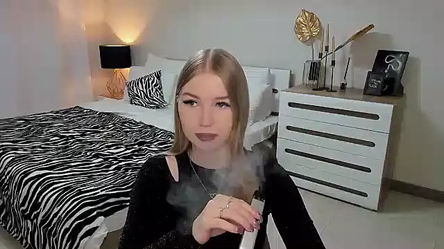 shy  lady online show from March 20, 2025, 9:24 pm