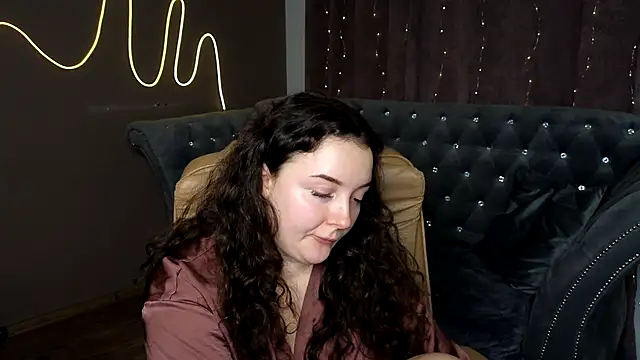 Snapshot of GloriNichols chatting on January 13, 2025, 11:19 am GloriNichols online show from January 13, 2025, 11:19 am