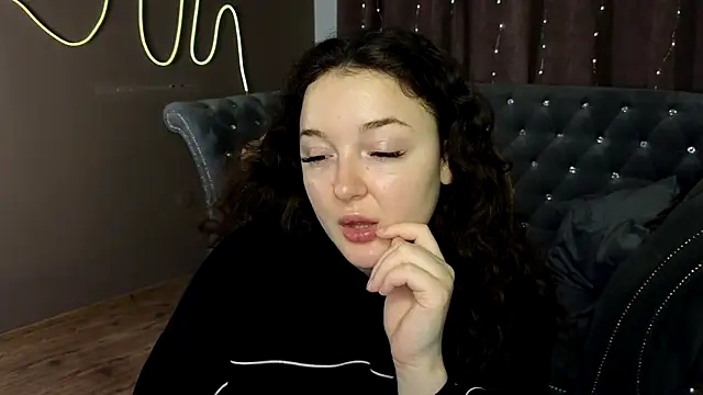 Snapshot of GloriNichols chatting on January 26, 2025, 6:17 am GloriNichols online show from January 26, 2025, 6:17 am