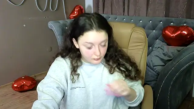 Snapshot of GloriNichols chatting on March 10, 2025, 6:05 am GloriNichols online show from March 10, 2025, 6:05 am