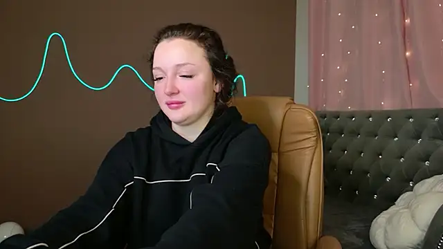 Snapshot of GloriNichols chatting on October 21, 2025, 5:19 am GloriNichols online show from October 21, 2025, 5:19 am