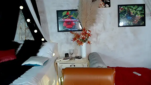 Snapshot of Kyara_Queen chatting on January 31, 2025, 7:29 pm Kyara Queen online show from January 31, 2025, 7:29 pm