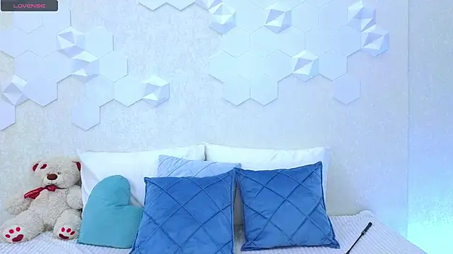 Snapshot of Lynna_Sparks chatting on February 10, 2025, 3:57 am Lynna Sparks online show from February 10, 2025, 3:57 am