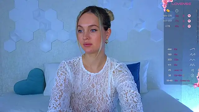 Snapshot of Lynna_Sparks chatting on October 24, 2025, 3:14 am Lynna Sparks online show from October 24, 2025, 3:14 am