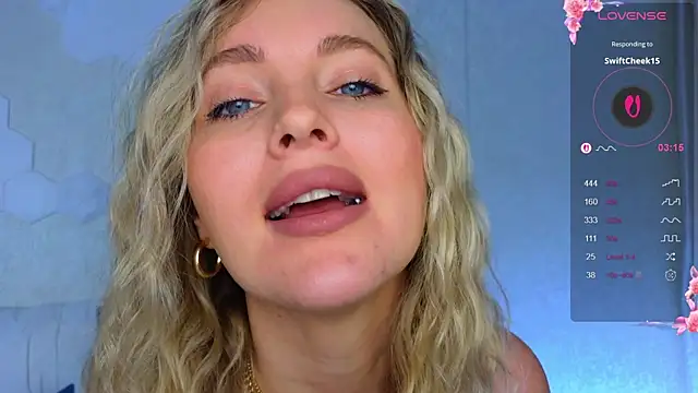 Snapshot of Lynna_Sparks chatting on November 5, 2025, 3:17 am Lynna Sparks online show from November 5, 2025, 3:17 am