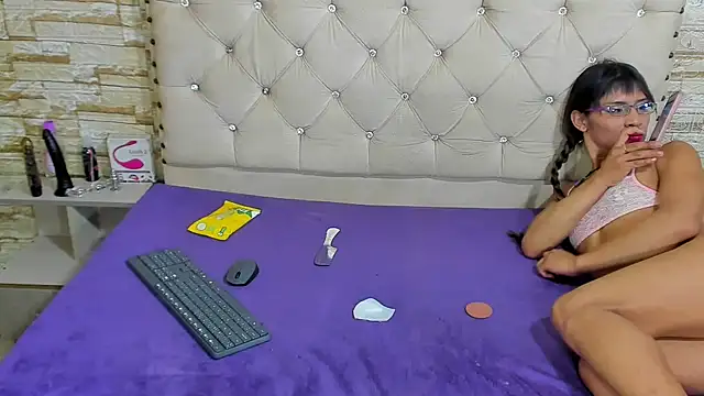 Aura love69 online show from January 6, 2025, 10:13 am