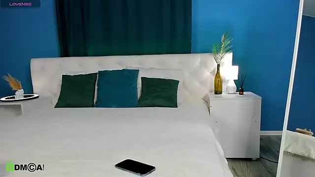 Eva  Lewis online show from September 13, 2025, 1:05 am