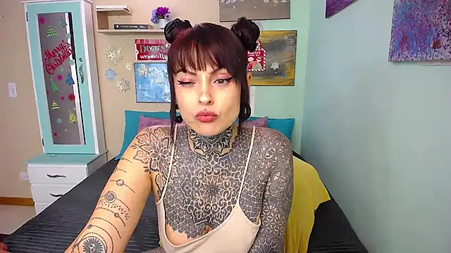 Snapshot of LolaRouse chatting on December 9, 2024, 7:07 pm LolaRouse online show from December 9, 2024, 7:07 pm