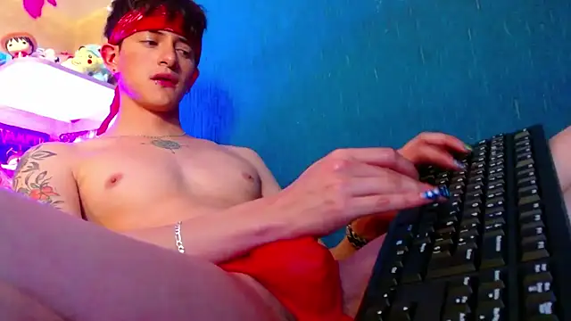 Snapshot of GabyThoms chatting on December 17, 2024, 11:59 pm GabyThoms online show from December 17, 2024, 11:59 pm