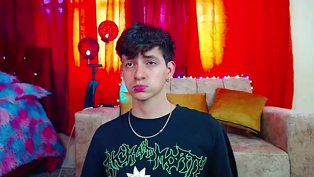 Snapshot of GabyThoms chatting on December 20, 2024, 7:39 pm GabyThoms online show from December 20, 2024, 7:39 pm