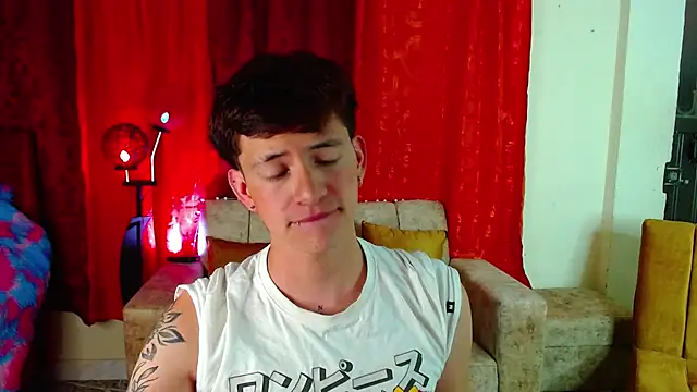 Snapshot of GabyThoms chatting on December 27, 2024, 7:51 am GabyThoms online show from December 27, 2024, 7:51 am