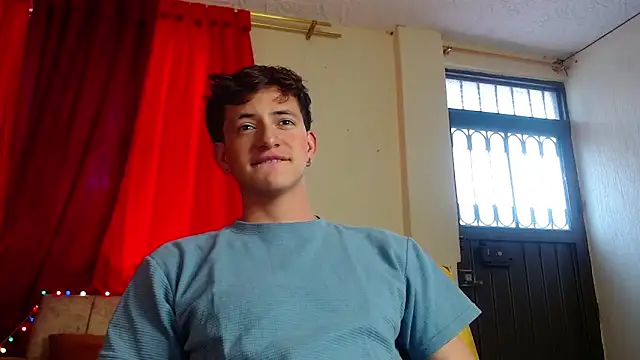 Snapshot of GabyThoms chatting on January 2, 2025, 8:02 pm GabyThoms online show from January 2, 2025, 8:02 pm