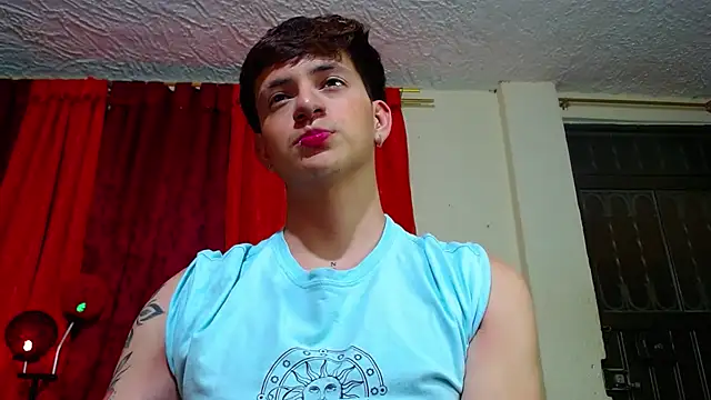 Snapshot of GabyThoms chatting on January 5, 2025, 8:54 am GabyThoms online show from January 5, 2025, 8:54 am