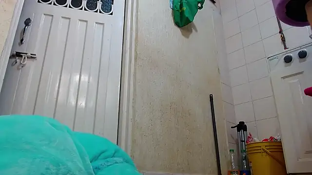 Snapshot of GabyThoms chatting on January 15, 2025, 1:02 am GabyThoms online show from January 15, 2025, 1:02 am