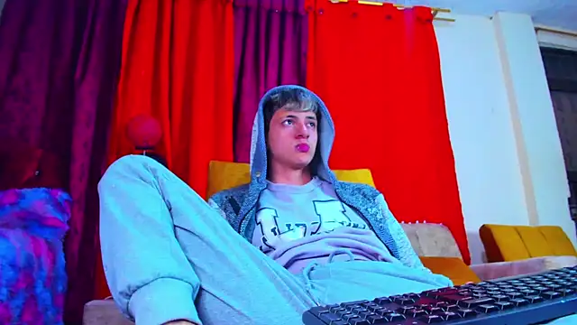 Snapshot of GabyThoms chatting on February 3, 2025, 4:14 am GabyThoms online show from February 3, 2025, 4:14 am