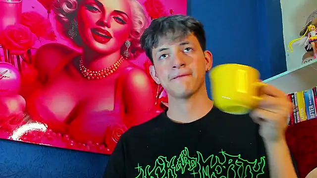 Snapshot of GabyThoms chatting on March 3, 2025, 9:05 pm GabyThoms online show from March 3, 2025, 9:05 pm