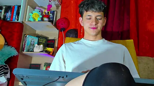 Snapshot of GabyThoms chatting on March 5, 2025, 4:45 am GabyThoms online show from March 5, 2025, 4:45 am