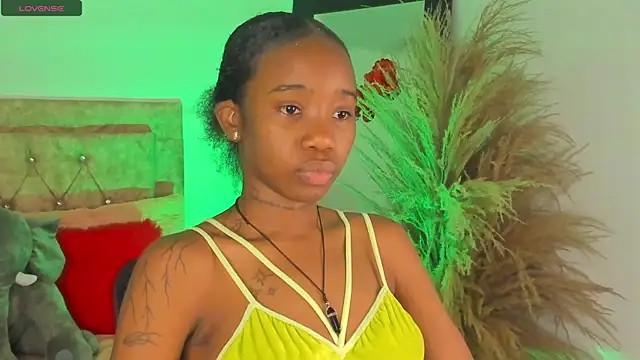 Snapshot of Rihana_hot01 chatting on March 13, 2025, 12:16 am Rihana hot01 online show from March 13, 2025, 12:16 am