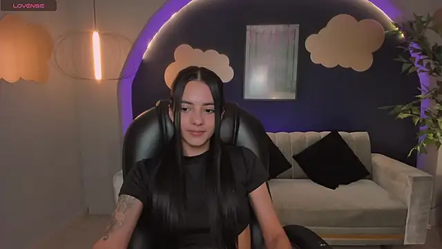 Snapshot of HannahJamesX chatting on January 8, 2025, 9:55 pm HannahJamesX online show from January 8, 2025, 9:55 pm