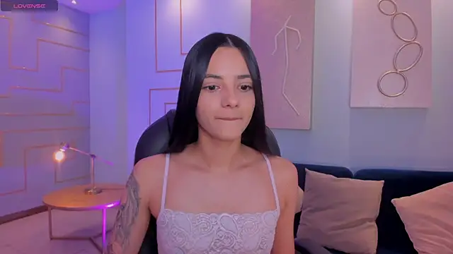 Snapshot of HannahJamesX chatting on February 5, 2025, 6:48 pm HannahJamesX online show from February 5, 2025, 6:48 pm