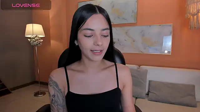 Snapshot of HannahJamesX chatting on February 17, 2025, 6:48 pm HannahJamesX online show from February 17, 2025, 6:48 pm