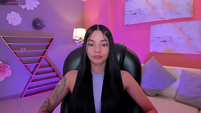 Snapshot of HannahJamesX chatting on February 18, 2025, 10:25 pm HannahJamesX online show from February 18, 2025, 10:25 pm