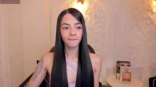 Snapshot of HannahJamesX chatting on November 2, 2025, 5:04 pm HannahJamesX online show from November 2, 2025, 5:04 pm