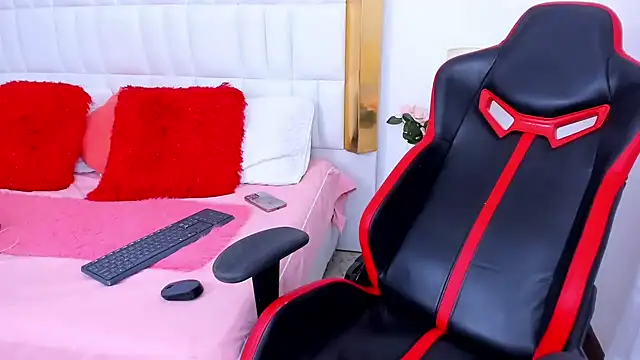 MadelineJackson online show from January 9, 2025, 4:30 am