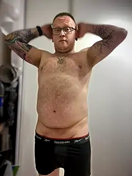 Snapshot of PierreNaked89 chatting on October 7, 2025, 10:18 pm PierreNaked89 online show from October 7, 2025, 10:18 pm