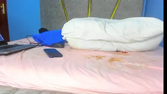 Pretty Shall online show from October 15, 2025, 3:34 pm