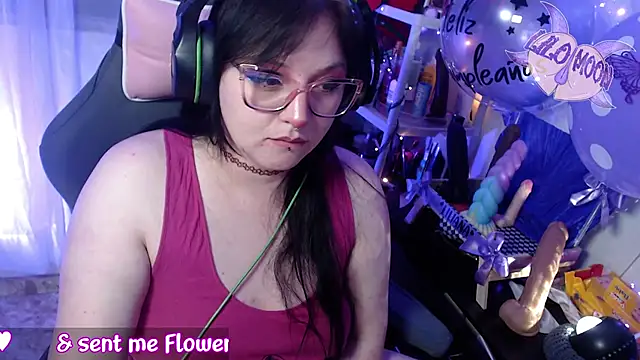 Snapshot of LiloMoon69 chatting on February 13, 2025, 6:52 am LiloMoon69 online show from February 13, 2025, 6:52 am