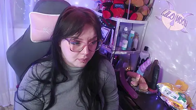 Snapshot of LiloMoon69 chatting on March 11, 2025, 7:04 am LiloMoon69 online show from March 11, 2025, 7:04 am