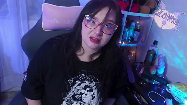 Snapshot of LiloMoon69 chatting on March 18, 2025, 4:04 am LiloMoon69 online show from March 18, 2025, 4:04 am