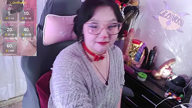 Snapshot of LiloMoon69 chatting on October 1, 2025, 2:12 pm LiloMoon69 online show from October 1, 2025, 2:12 pm