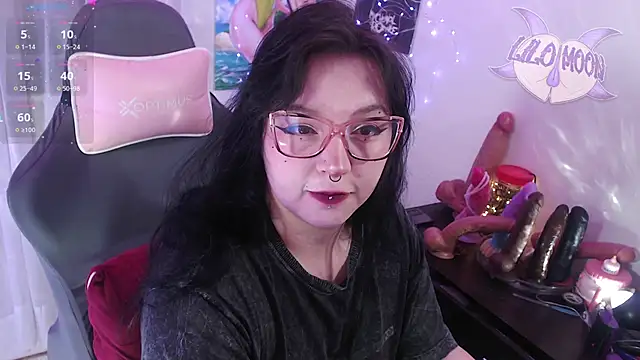 Snapshot of LiloMoon69 chatting on June 7, 2026, 7:12 am LiloMoon69 online show from June 7, 2026, 7:12 am