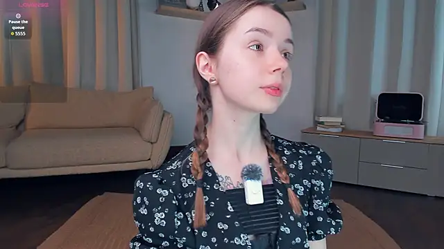 DominikaElis online show from May 10, 2026, 8:14 pm