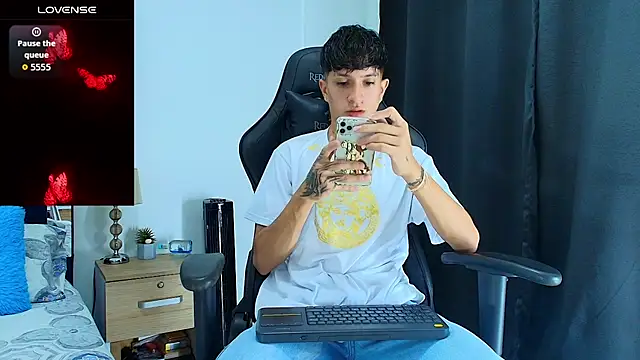  CamiloBass online show from June 14, 2026, 1:25 am