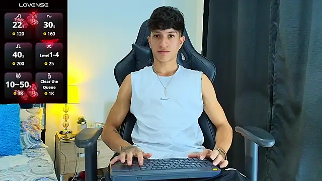  CamiloBass online show from June 17, 2026, 8:32 pm