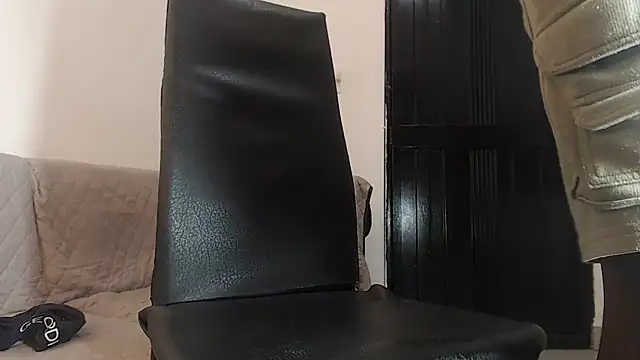 Snapshot of hotbuch11 chatting on December 6, 2024, 1:29 am hotbuch11 online show from December 6, 2024, 1:29 am