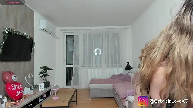 Snapshot of GabrielaLove_ chatting on March 5, 2025, 8:10 pm GabrielaLove online show from March 5, 2025, 8:10 pm