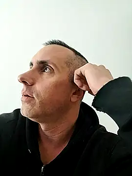 Snapshot of HELL_FIRE chatting on October 27, 2025, 6:56 pm HELL FIRE online show from October 27, 2025, 6:56 pm