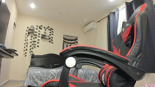 Snapshot of johan_beley_ chatting on October 15, 2025, 2:06 pm johan beley online show from October 15, 2025, 2:06 pm