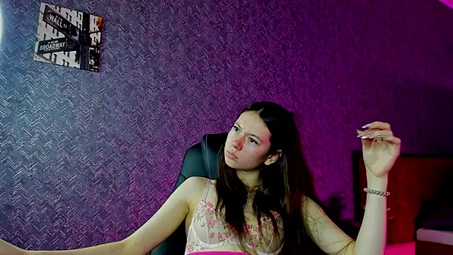 Nicole Charm online show from December 7, 2024, 11:51 am