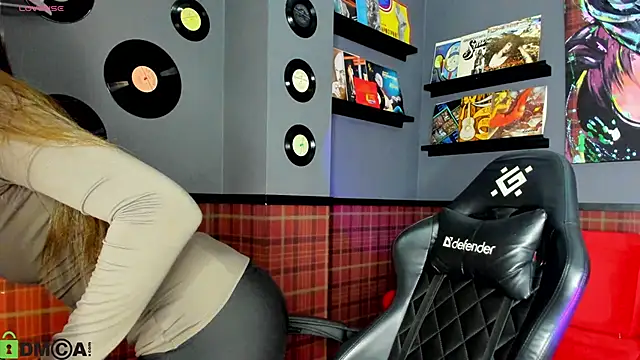 Nicole Charm online show from January 13, 2026, 11:54 pm