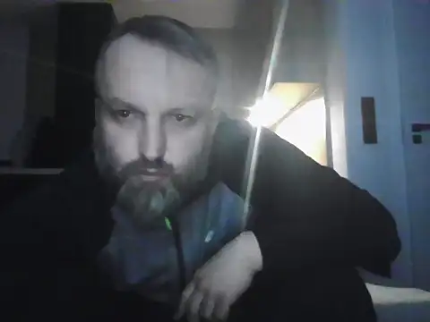 Snapshot of Przemooo87 chatting on March 12, 2026, 7:42 pm Przemooo87 online show from March 12, 2026, 7:42 pm