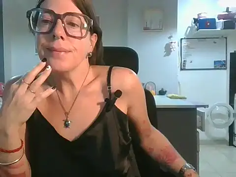 Snapshot of Calentandote chatting on June 12, 2026, 8:35 am Calentandote online show from June 12, 2026, 8:35 am
