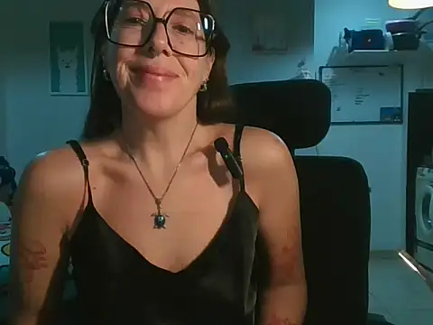 Snapshot of Calentandote chatting on June 15, 2026, 9:22 am Calentandote online show from June 15, 2026, 9:22 am