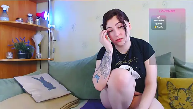 Caroline1995 online show from November 25, 2025, 8:03 am