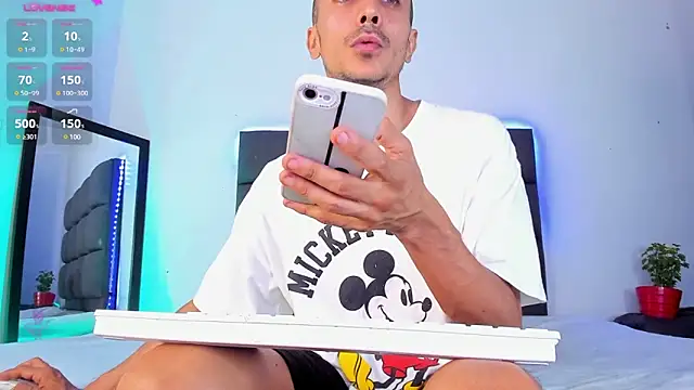 Snapshot of steven_hott8 chatting on February 27, 2025, 4:32 pm steven hott8 online show from February 27, 2025, 4:32 pm