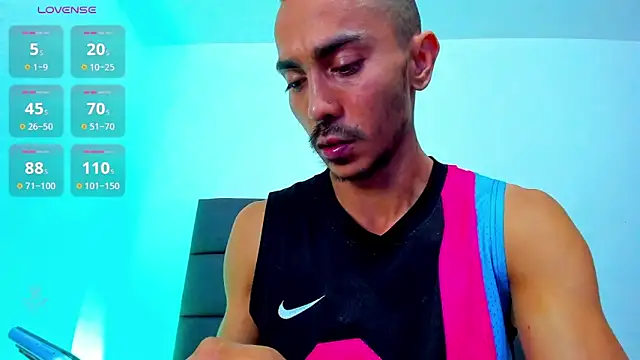 Snapshot of steven_hott8 chatting on February 8, 2026, 11:24 am steven hott8 online show from February 8, 2026, 11:24 am